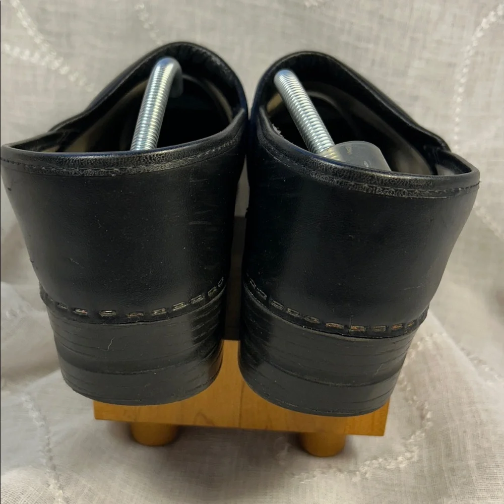 Dansko leather preloved clogs
